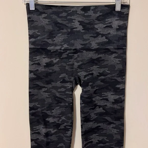 NWT SPANX Camouflage Print Leggings - Picture 1 of 8